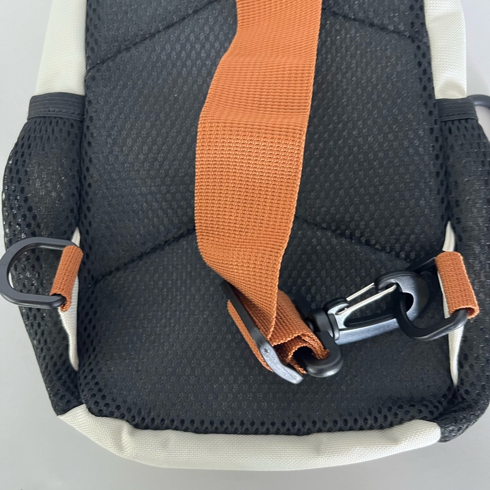 Messenger bag. - Picture 2 of 7